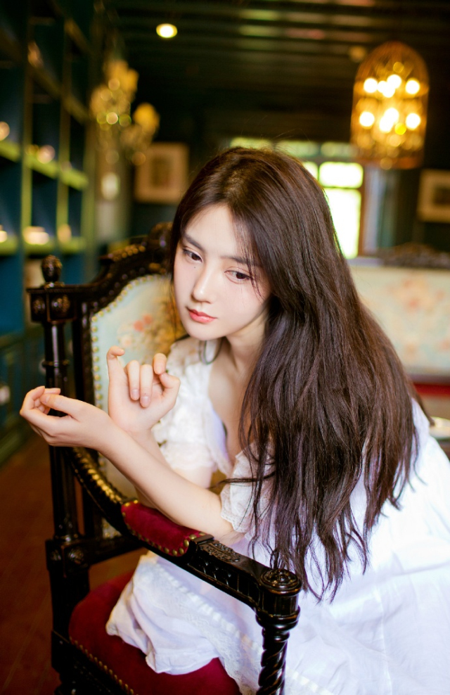 “季常，粮草可曾备足？”刺史府中，诸葛亮处理着文案，同时分心两用，向马良询问道。